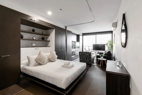 Modern Studio In Heart Of Lively Chapel Street - Australia Accommodation 5