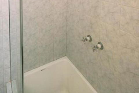 A Wave Away At Glenelg Cosy Unit Near The Beach - Australia Accommodation 4