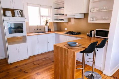 A Wave Away At Glenelg Cosy Unit Near The Beach - Australia Accommodation 5