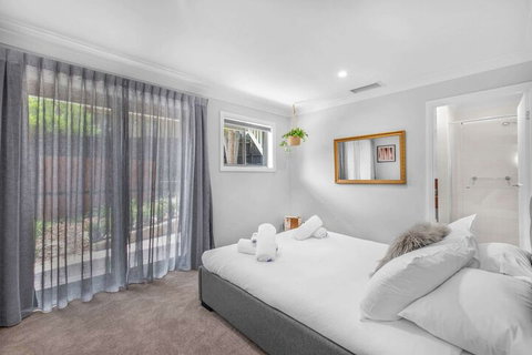 Hunter Treehouse - Australia Accommodation 4