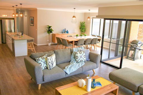 Amaroo - Australia Accommodation 6