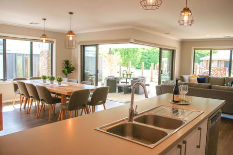 Amaroo - Australia Accommodation 2