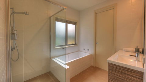 Tides Reach - Essentially Tas Dover - Australia Accommodation 6