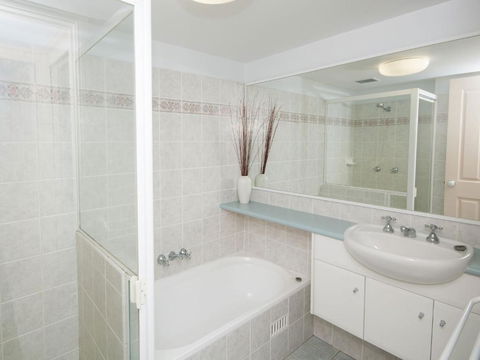 Aquarius Apartment 4 - Australia Accommodation 6