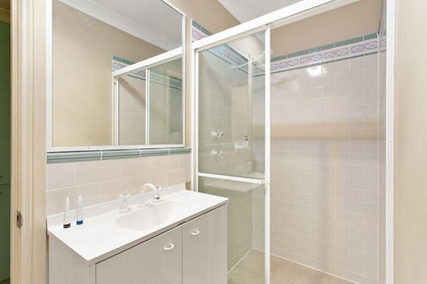 Ajax Avenue 6 - Australia Accommodation 7