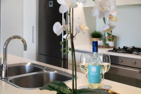 Amazing River View 3 Bedroom Apartment Brisbane CBD Netflix Fast Wifi Carpark - Australia Accommodation 4