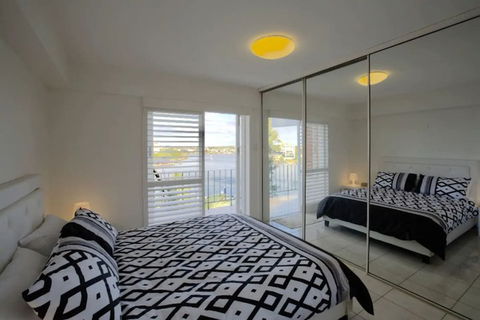 Modern Studio Apartment With Pool & Amazing Views - Australia Accommodation 5