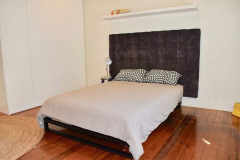 Art Deco Apt In Sunny Elwood Minutes To St. Kilda - Australia Accommodation 4