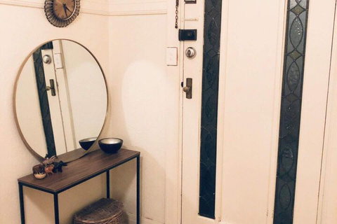 Art Deco Apt In Sunny Elwood Minutes To St. Kilda - Australia Accommodation 0