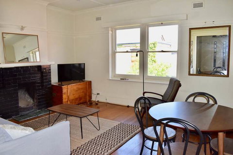 Art Deco Apt In Sunny Elwood Minutes To St. Kilda - Australia Accommodation 3