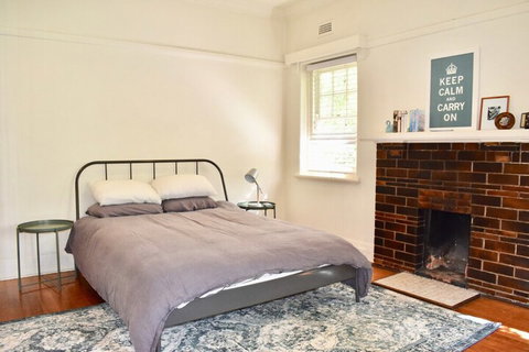 Art Deco Apt In Sunny Elwood Minutes To St. Kilda - Australia Accommodation 1