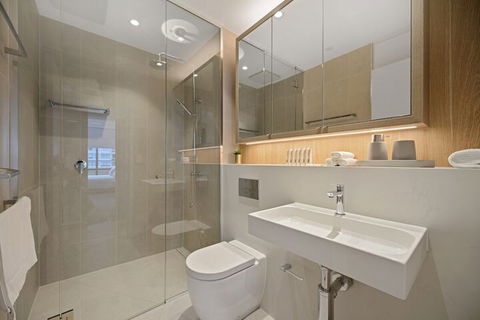 HomeHotel Ultra Luxury 2 Bedroom Next To Mall & Train - Australia Accommodation 6