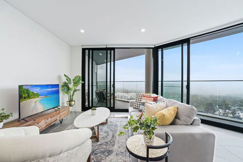 HomeHotel Ultra Luxury 2 Bedroom Next To Mall & Train - Australia Accommodation 3