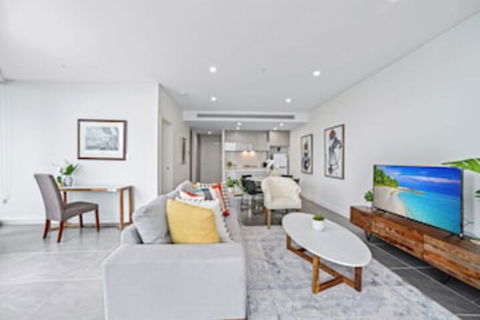 HomeHotel Ultra Luxury 2 Bedroom Next To Mall & Train - Australia Accommodation 0