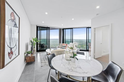 HomeHotel Ultra Luxury 2 Bedroom Next To Mall & Train - Australia Accommodation 1