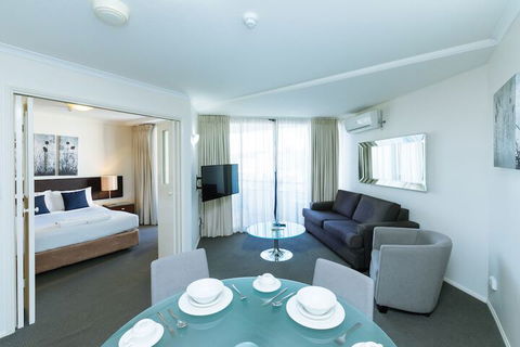 Airtrip Apartment On Edmonstone St - Australia Accommodation 3