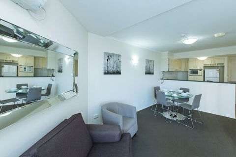 Airtrip Apartment On Edmonstone St - Australia Accommodation 6