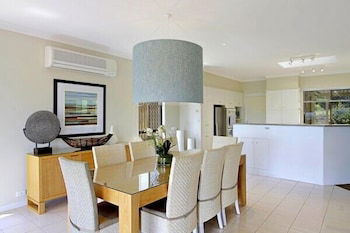 Away On Massinger Street - Australia Accommodation 5