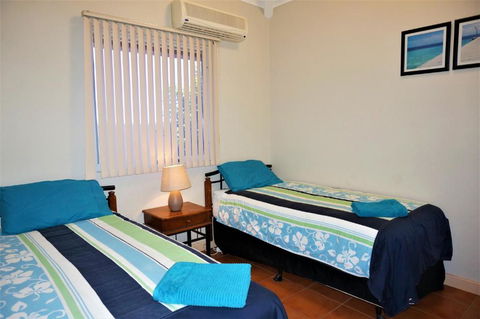 Osprey Holiday Village Unit 109 Pleasant 3 Bedroom Holiday Villa With A Pool In The Complex - Australia Accommodation 5