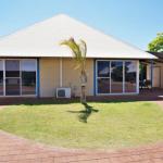Osprey Holiday Village Unit 109 Pleasant 3 Bedroom Holiday Villa With A Pool In The Complex - Australia Accommodation 1