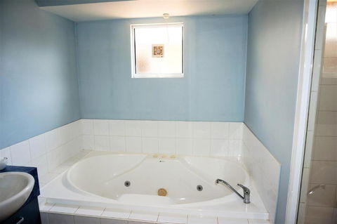 Osprey Holiday Village Unit 115 Idyllic 3 Bedroom Holiday Villa With A Pool In The Complex - Australia Accommodation 3