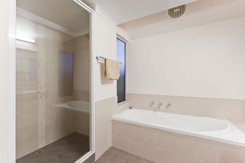 Osprey Holiday Village Unit 105 Tranquil 3 Bedroom Holiday Villa With A Pool In The Complex - Australia Accommodation 7