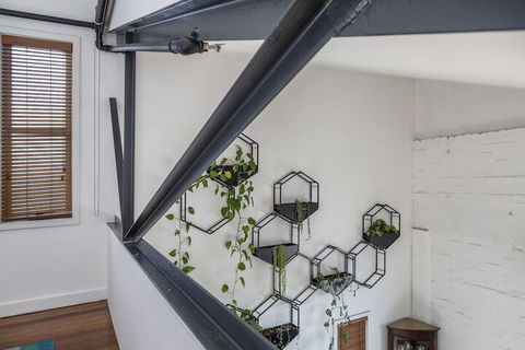 Fabulous Fitzroy Converted Warehouse - Australia Accommodation 2