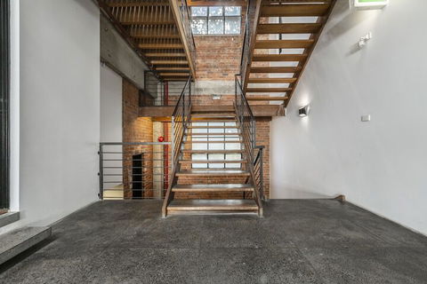 Fabulous Fitzroy Converted Warehouse - Australia Accommodation 3