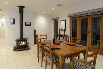131 Your Vineyard Home In The Heart Of The Vale - Australia Accommodation 6
