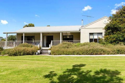 MERMAIDS On MARENGO Large Home With Wifi - Australia Accommodation 4