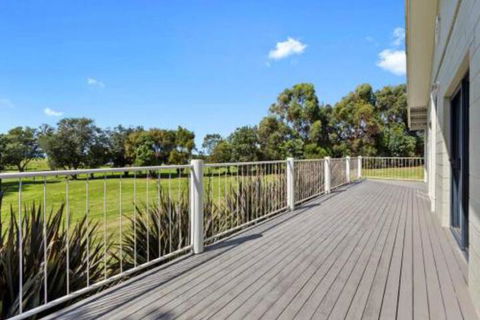 MERMAIDS On MARENGO Large Home With Wifi - Australia Accommodation 6