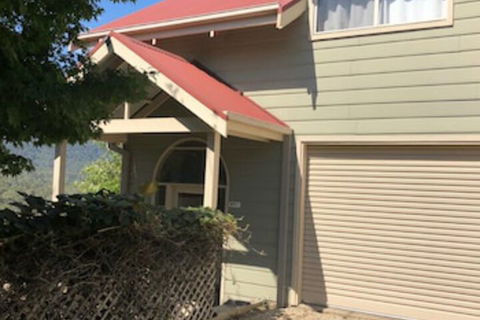 Alpine Stag Lodge Unit 1 - Australia Accommodation 0