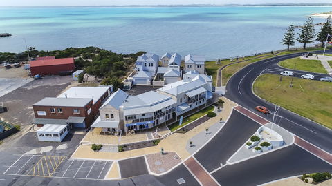 Aloha Waterfront Properties - Australia Accommodation 0