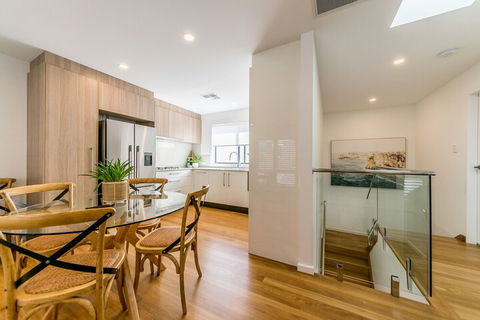 Sandcastle, 26a Winsor Street - Australia Accommodation 6