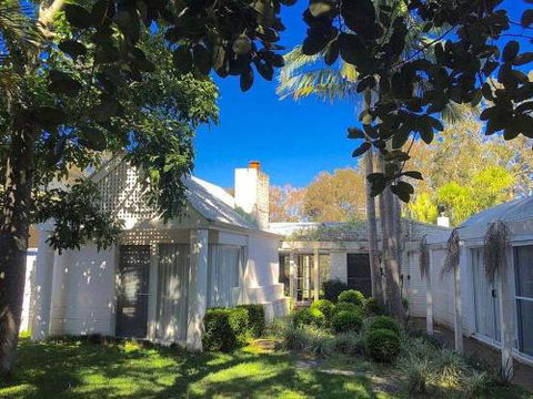 Wisteria Cottage On The Lagoon / Beach - Australia Accommodation 6