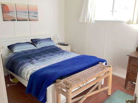 Wisteria Cottage On The Lagoon / Beach - Australia Accommodation 2