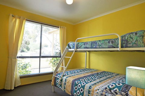 Alwyns By THE SEA PET Friendly - Australia Accommodation 6