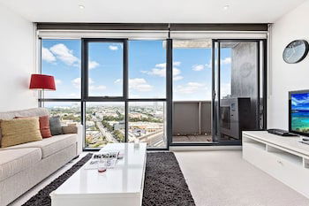 JOYCE, 1BDR Southbank Apartment - Australia Accommodation 6