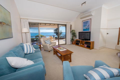 A Yachtsmans Rest Unit 4, 37 Victoria Parade - Australia Accommodation 3