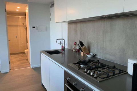 Avant Garde Living In The Heart Of The City - Australia Accommodation 3