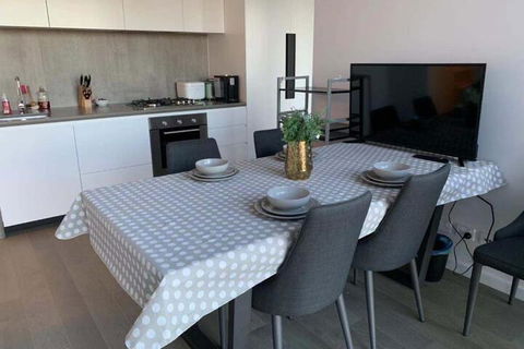 Avant Garde Living In The Heart Of The City - Australia Accommodation 7