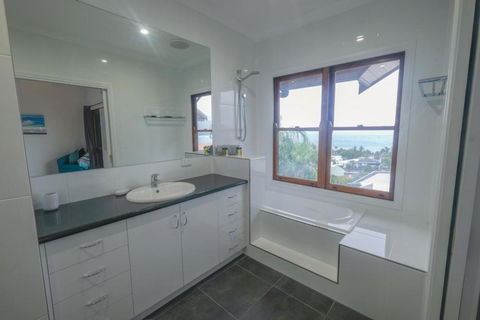 Absolute Airlie Central Airlie Beach - Australia Accommodation 6