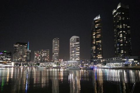 Auzzie Apartments Docklands Melbourne - Australia Accommodation 5