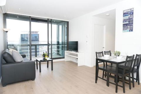 Auzzie Apartments Docklands Melbourne - Australia Accommodation 2