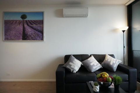 Auzzie Apartments Docklands Melbourne - Australia Accommodation 4