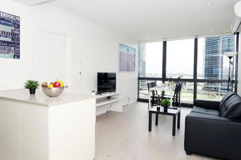 Auzzie Apartments Docklands Melbourne - Australia Accommodation 1