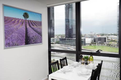 Auzzie Apartments Docklands Melbourne - Australia Accommodation 3
