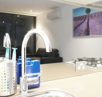 Auzzie Apartments Docklands Melbourne - Australia Accommodation