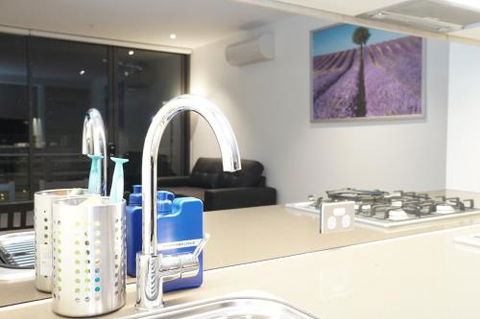 Auzzie Apartments Docklands Melbourne - Australia Accommodation 0