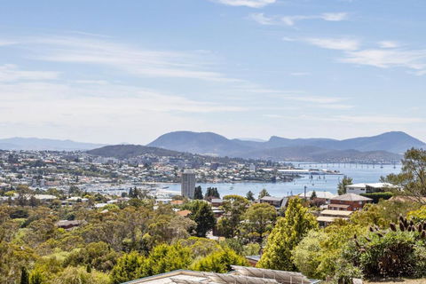 The Lookout - Australia Accommodation 5